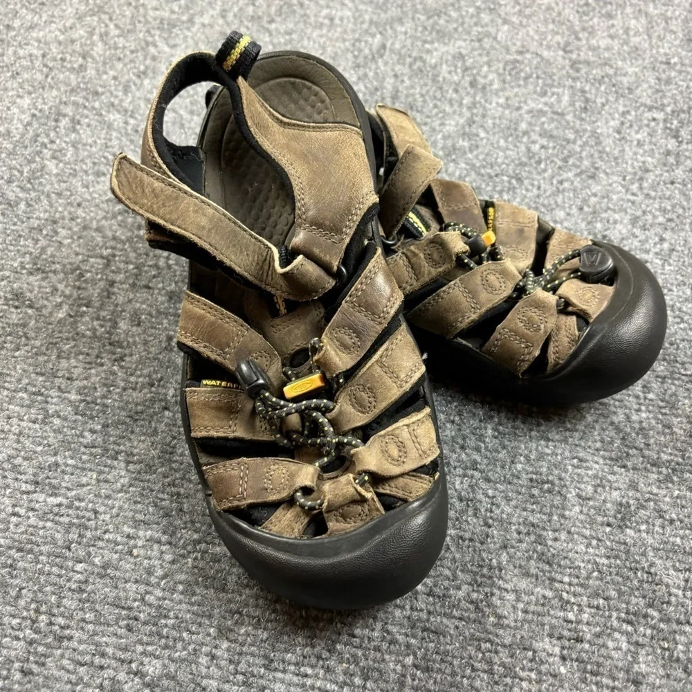 KEEN Boys Brown Newport H2 Waterproof Sandals size: 3